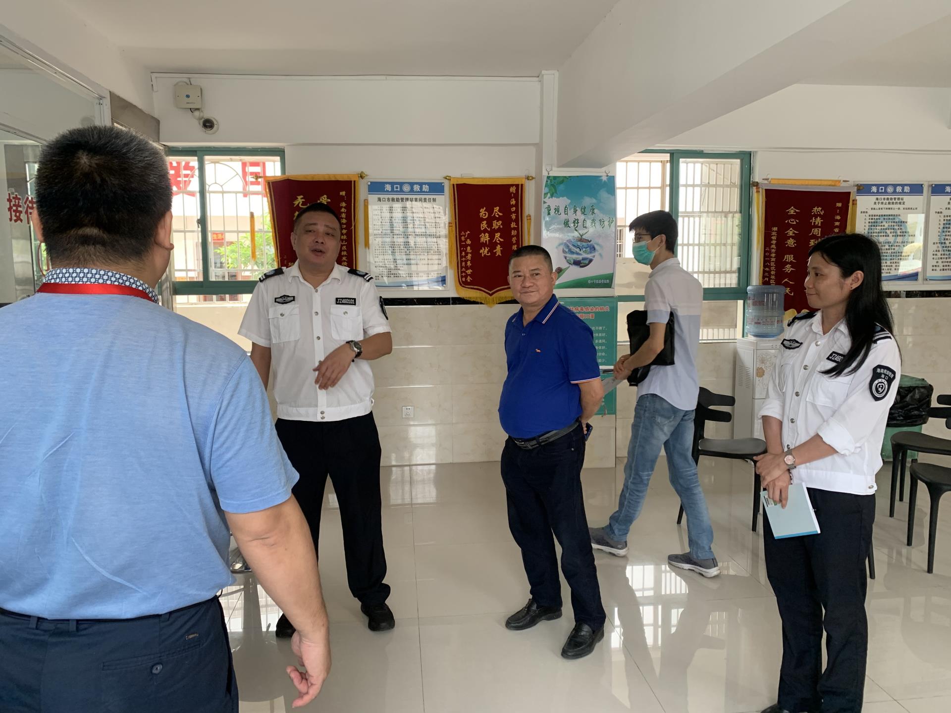 林展、朱洪一行到海口市救助管理站 共同探讨“三无”精神障碍患者的救助管理工作