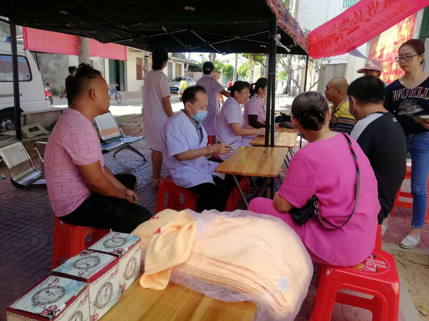 省安宁医院到文昌开展义诊宣传活动