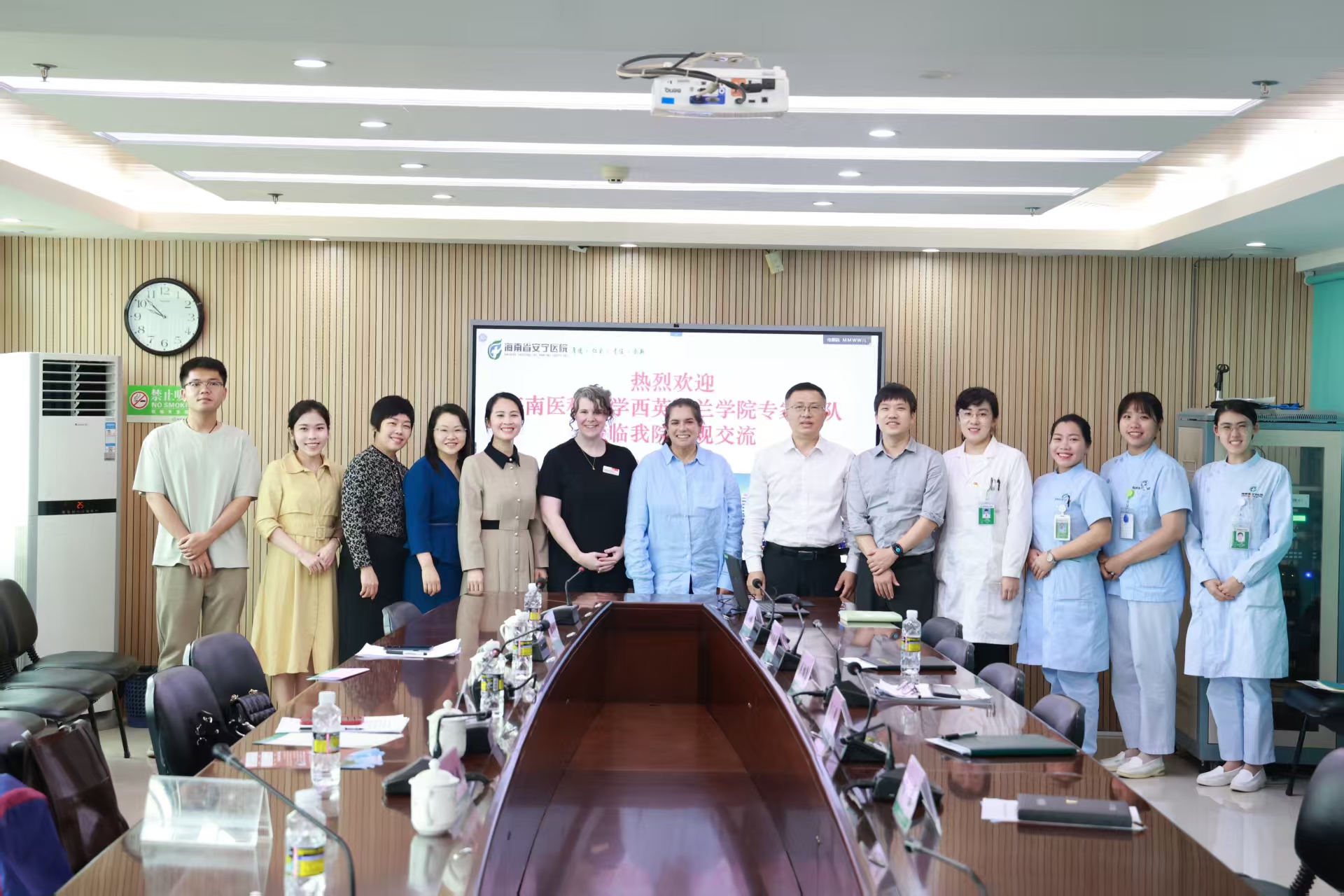 深化院校合作 共谋护理发展 海南医科大学西英格兰学院一行4人到我院参观交流护理教学等工作